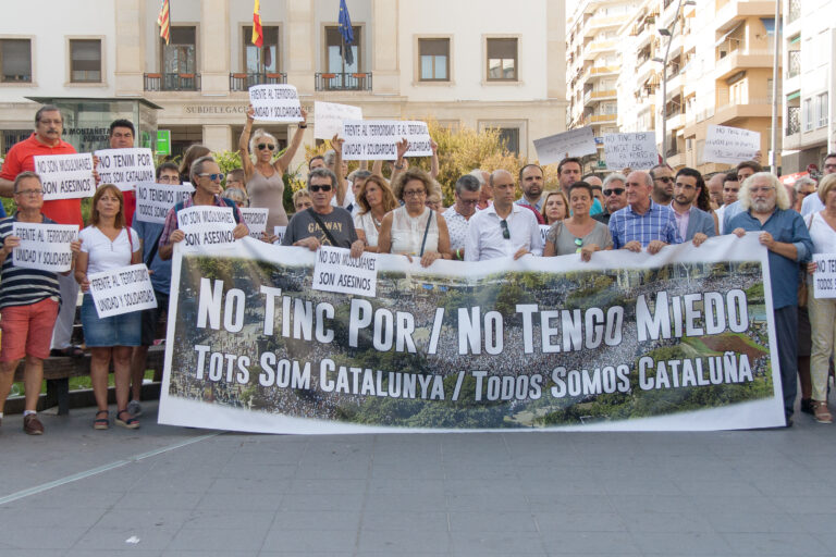 Manifestaciu{00f3}n tras los atentados de Cataluu{00f1}a