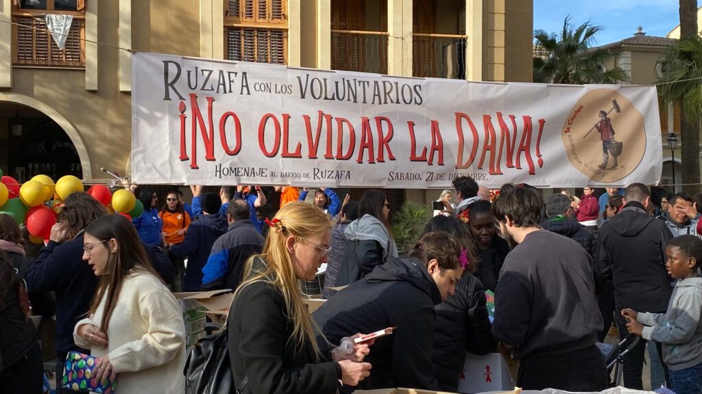 Voluntarios tras la DANA